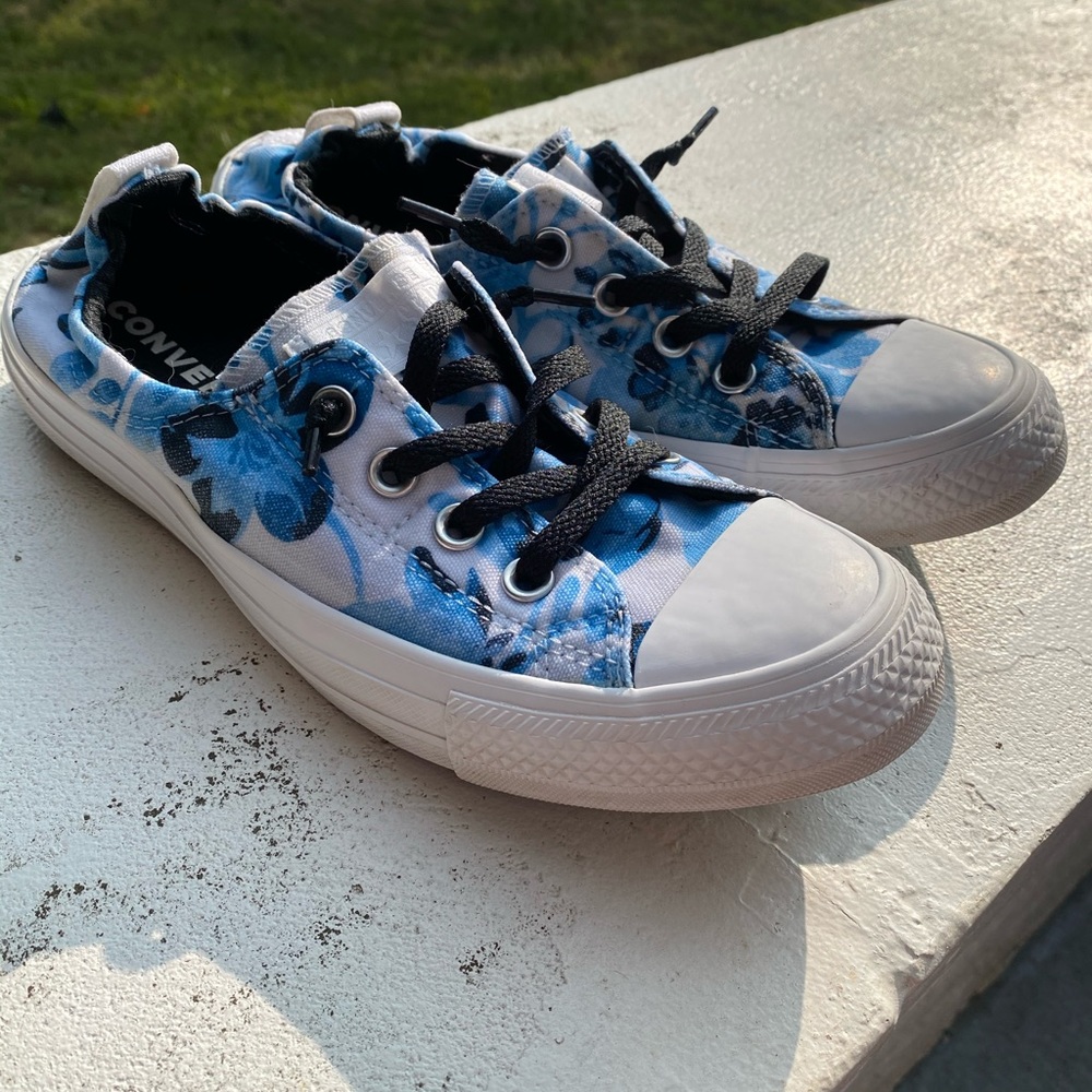 Custom White converse with blue floral print